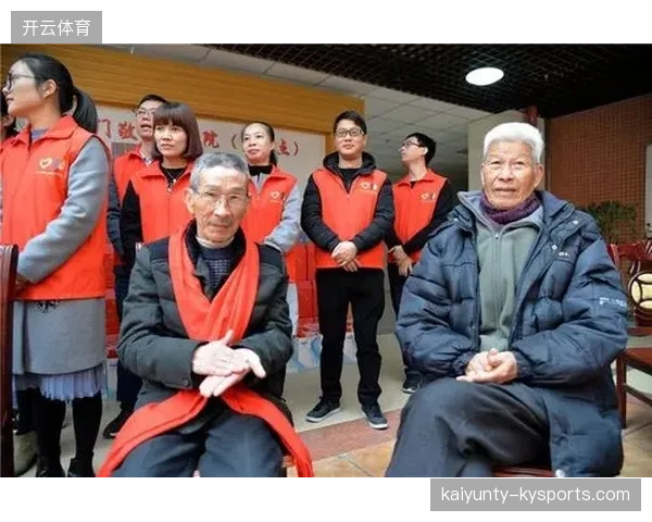 国家队停赛期间，球星秘密回国探望老人获好评——用真情传递温暖的力量