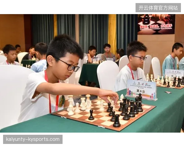 棋类联赛青少年组竞争激烈，多名棋手脱颖而出