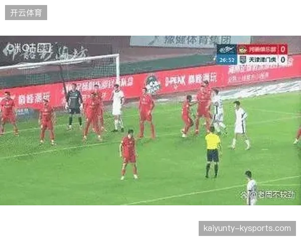 半场激战！津门虎与河南王朝的“世界波”对决：谢蒂内的飞翔与王上源的中框之争
